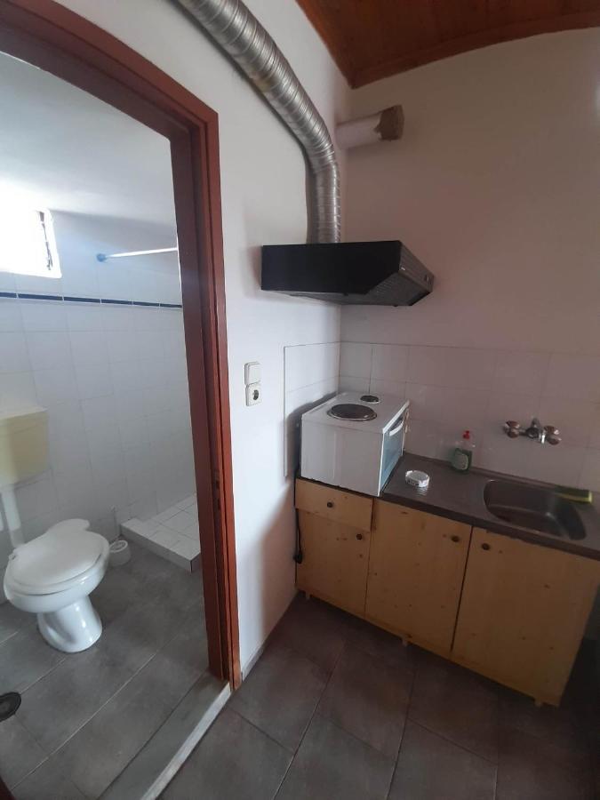 Christina Sunny Rooms Loútsa Extérieur photo
