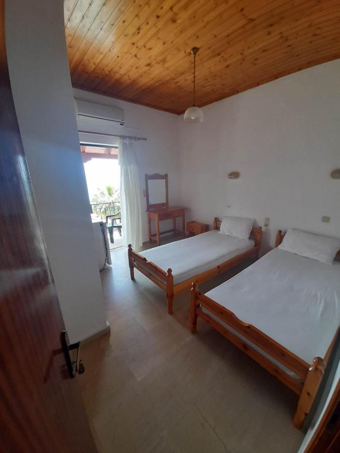 Christina Sunny Rooms Loútsa Extérieur photo