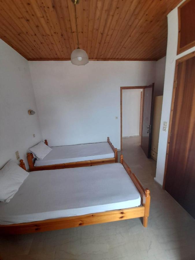 Christina Sunny Rooms Loútsa Extérieur photo